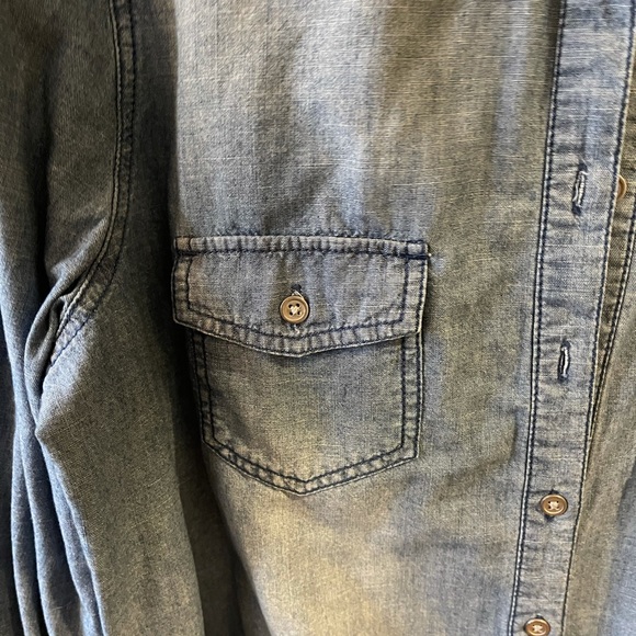 Chico’s Denim Tie Shirt Size 2 (Large) Blue NWOT - Picture 2 of 3